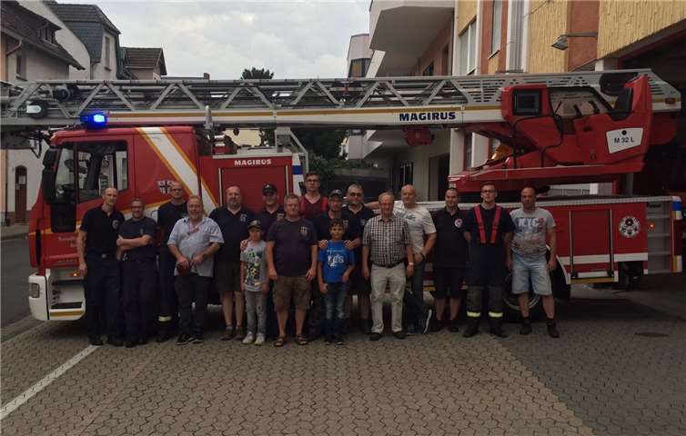 Die Facheinheit Wasserschutz der Andernacher Feuerwehr demonstrierte den Mitgliedern der Marinekameradschaft gern ihre Ausrüstung. privat