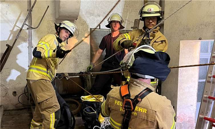 Die Fachgruppe „Absturzsicherung“ der Feuerwehr Mendig beim Seileziehen.  Fotos: Vulkan Brauerei GmbH & Co. KG