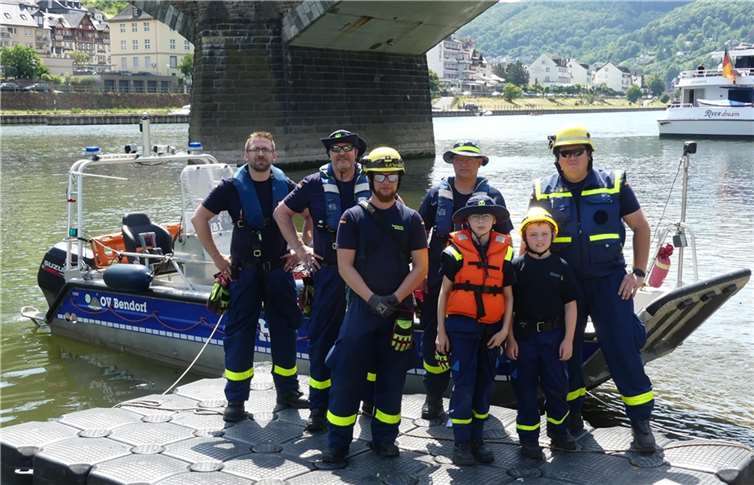 Die Fachgruppe Wassergefahren hatte mit ihrem Einsatzboot am Moselufer Höhe Endertmündung fest gemacht.