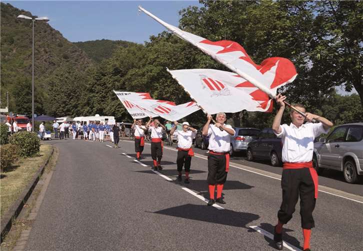Die Fahnenschwenker aus Belgien sind jedes Jahr ein Blickfang.