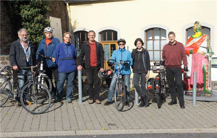 Die Fahrrad AG auf ihrer Tour zu den Fahrradständen. Privat