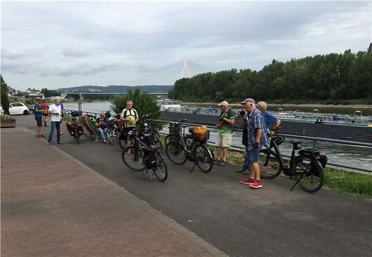 Die Fahrradgruppe war auf ihrer ersten Etappe entlang des Rheinradwegs bis Weißenthurm unterwegs.  Foto: Otto von Lom