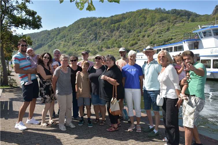 Die Fahrt auf der Mosel bot wieder Gelegenheit, kommunalpolitische Themen zu erörtern und sich über das Vereinsleben und weitere Vereinsaktivitäten zu unterhalten. Quelle: FWG Oberfell