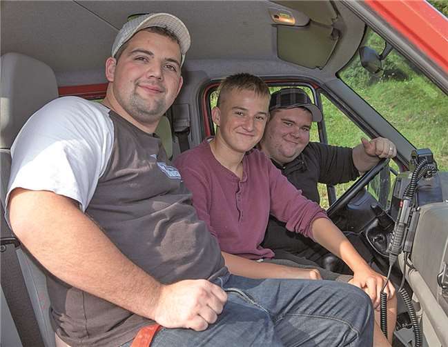 Die Fahrten mit dem Feuerwehrauto machten nicht nur den Kindern, sondern auch den jung gebliebenen Nierendorfern Spaß.