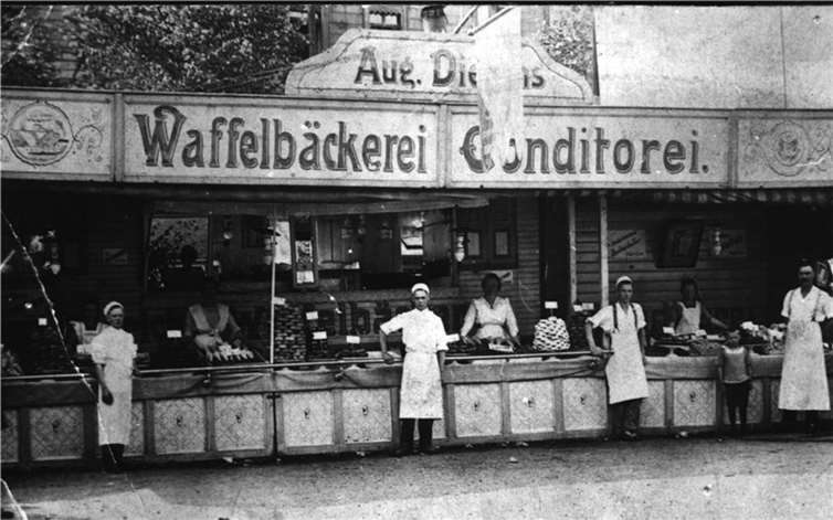 Die Familien waren seit der Gründung immer mit im Einsatz.  Fotos/Repros: Archiv/BS