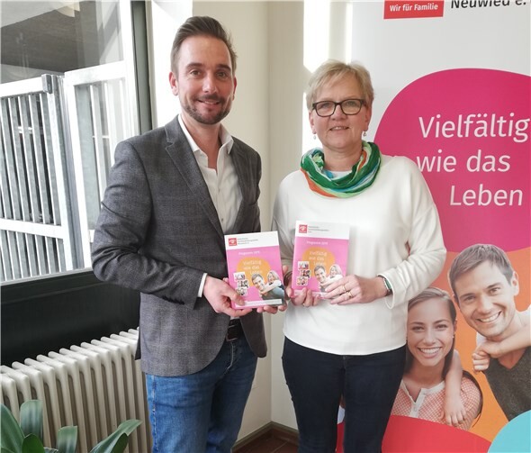 Die Familienbildungsstätte Linz startet in das Winterhalbjahr mit einem großen Angebot an Kursen und Projekten. Im Bild: Ute Gilles-Adenauer, pädagogische Leitung und Nils Zimmermann, Geschäftsführende Leitung. Foto: Familienbildungsstätte Linz