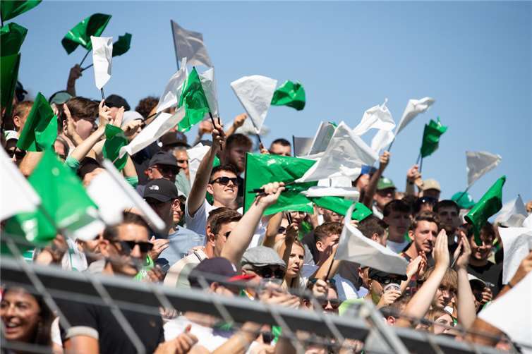 Die Fans des FV Engers dürfen sich freuen: Am heimischen Wasserturm steigen innerhalb von zehn Tagen gleich drei Derbys.  Foto: FV Engers / Sina Blum