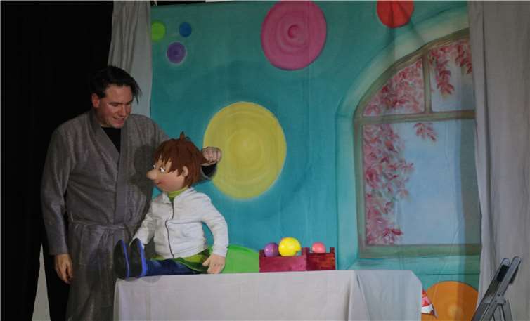 Die Farben kehren in Herrn Grüns Leben zurück.UP