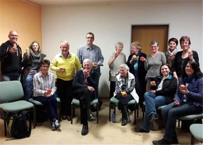 Die Fastengruppe mit den ersehnten Äpfeln.Privat