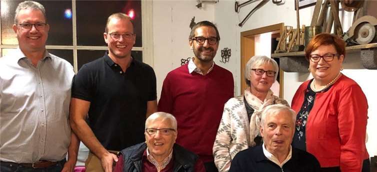 Die Feierlichkeiten wurden zum Anlass genommen, den langjährigen Mitgliedern für ihr Engagment eine Urkunde zu überreichen. Foto: privat