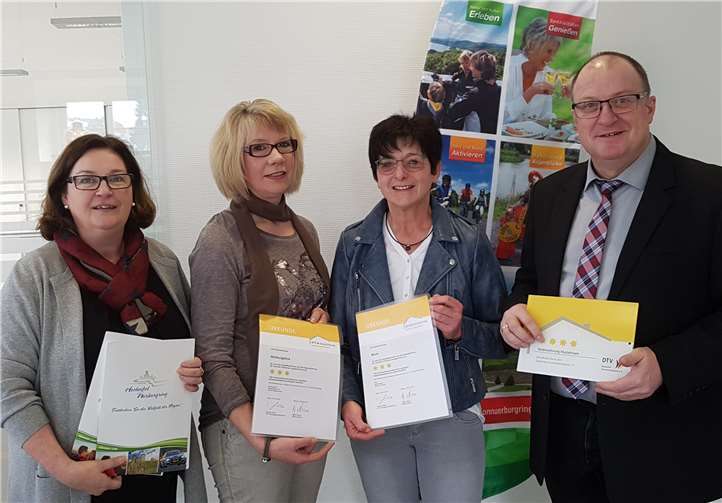 Die Ferienwohnungen Blum in Antweiler und Nürburgblick in Reifferscheid wurden kürzlich ausgezeichnet. Foto: privat