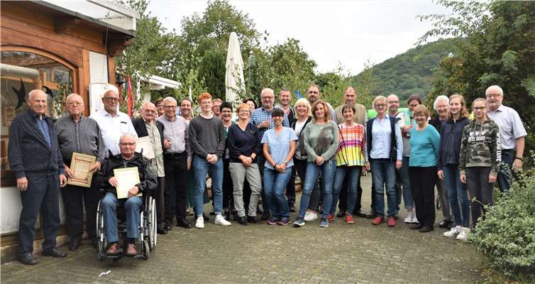 Die Festgesellschaft mit den Jubilaren in Heppingen.