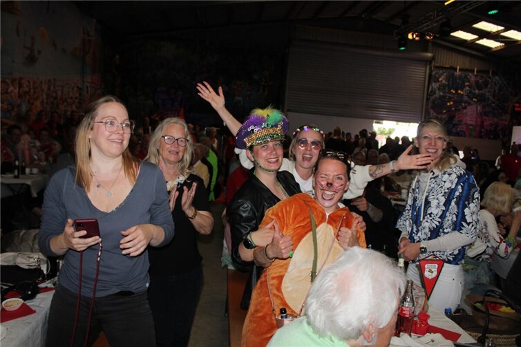 Die Festhalle Castenholz war zwei Tage lang rappelvoll. Foto: DU