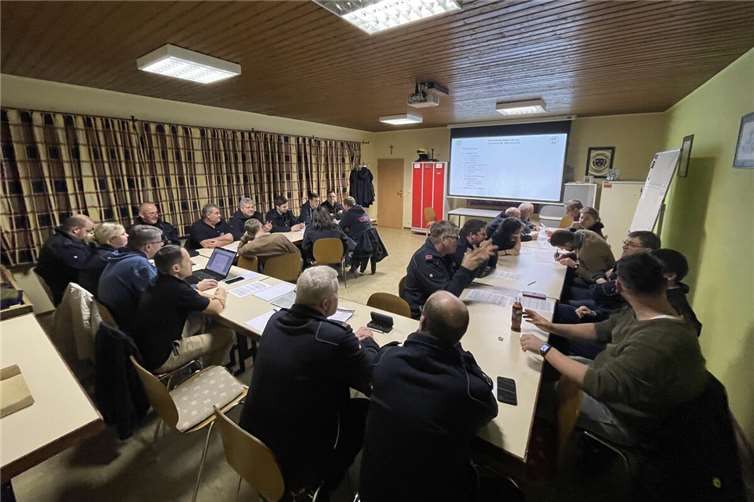 Die Feuerwehr Dreckenach bei ihrer Jahreshauptversammlung. Foto: privat