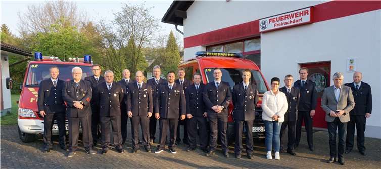 Die Feuerwehr Freirachdorf hat sich zur Dienstversammlung getroffen.  Foto: privat