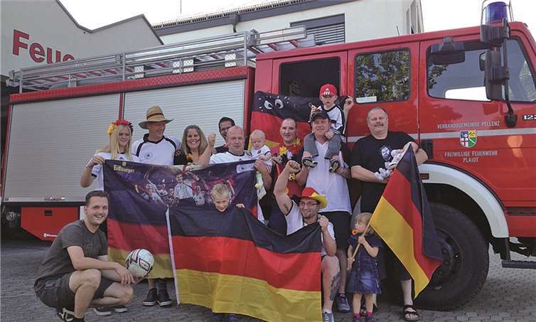 Die Feuerwehr Plaidt ist schon in bester Stimmung fürs Feuerwehrfest am Finalwochenende der Fußball-WM. Übertragen werden das Spiel um Platz drei und bei deutscher Beteiligung das WM-Finale.privat