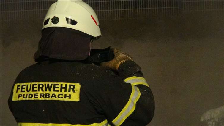 Die Feuerwehr Puderbach war mit 16 Einsatzkräften im Einsatz.