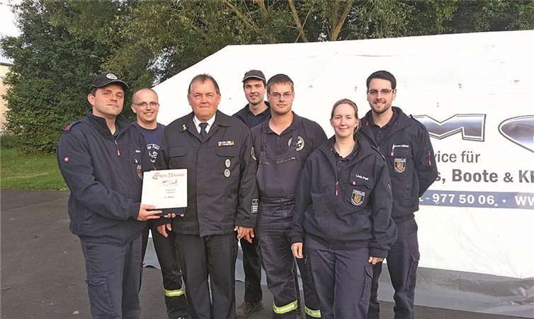 Die Feuerwehr-Sportgruppe Brohltal bei der Siegerehrung.privat