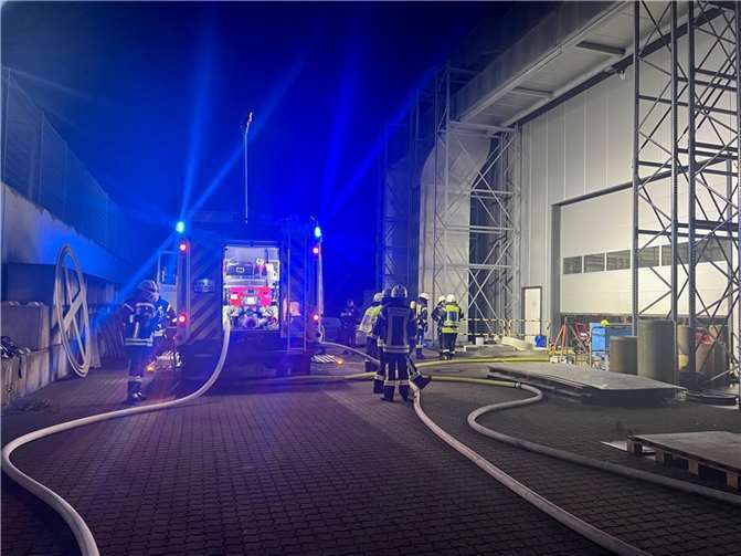 Die Feuerwehr der VG Wirges am EInsatzort.  Fotos: VG Wirges