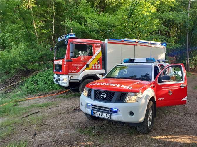 Die Feuerwehr erkundete mit einem geländegängigen Fahrzeug die Einsatzstelle.  Foto: VG Rengsdorf-Waldbreitbach
