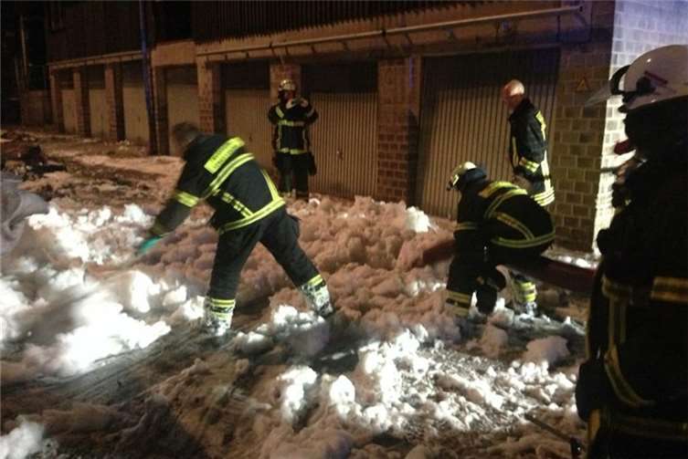 Die Feuerwehr hatte alle Hände voll zu tun, die Brände unter Kotrolle zu bekommen.