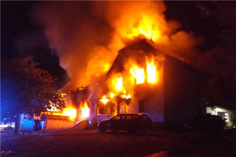 Die Feuerwehr in Niederwambach-Lahrbach brachte das Feuer gegen 3 Uhr unter Kontrolle.