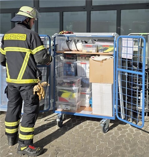 Die Feuerwehr stellte die Ausrüstung für die Übung bereit.