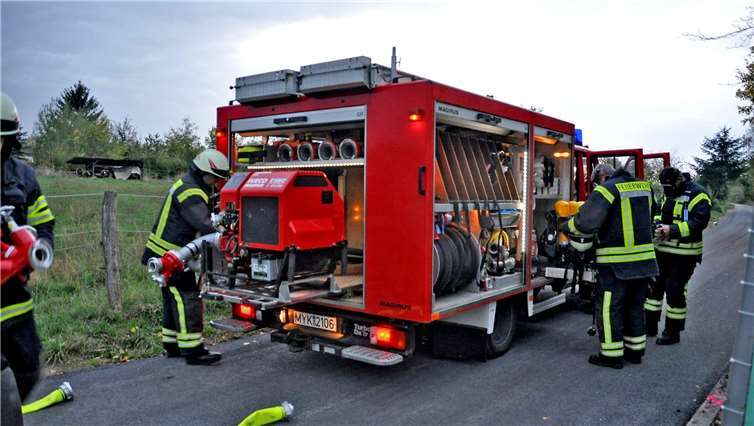 Die Feuerwehr trifft ein. Fotos: J. Luecker (www.foto-shark.com)