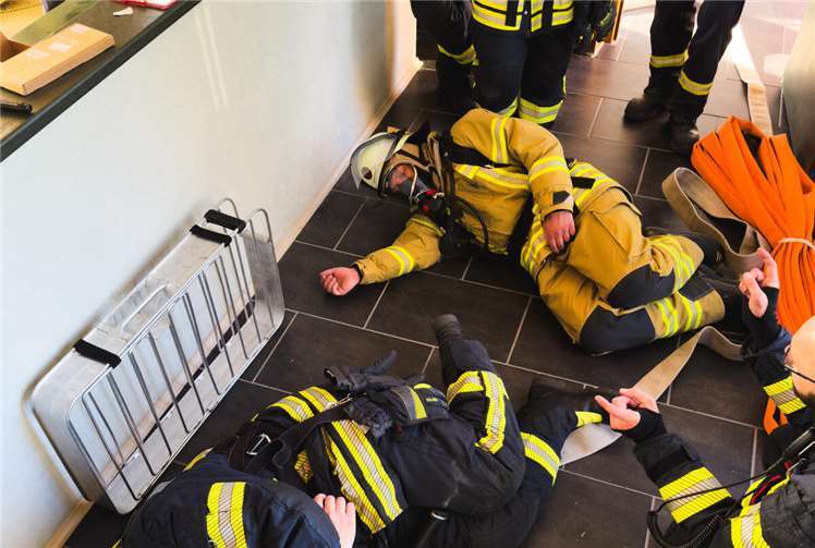 Die Feuerwehr übte für den Ernstfall.Foto: Max Neusinger