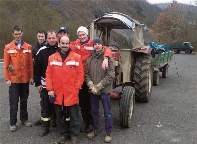 Die Feuerwehr unterstützt jedes Jahr die Säuberungsaktion in Niederfell, an der diesmal fast 80 Niederfeller Bürger teilnahmen.privat