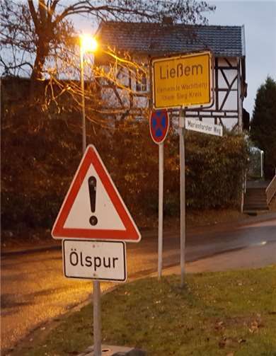 Die Feuerwehr war etwa eineinhalb Stunden damit beschäftigt, das kontaminierte Material aufzunehmen und zu entsorgen.