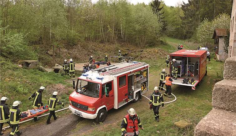 Die Feuerwehreinheiten Kripp und Rolandswerth sowie Bonn-Mehlem übten gemeinsam an der „Trümmerstraße“ der AKNZ in Ahrweiler. privat