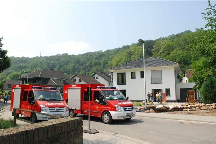 Die Feuerwehren der Stadt waren am Samstag und am Sonntag mit starken Einsatzkräften vor Ort.