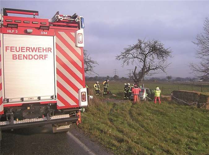Die Feuerwehrkräfte aus Bendorf und Sayn waren mit drei Fahrzeugen und 16 Kräften am Einsatzort. Der Rettungshubschrauber war ebenfalls vor Ort. F. Lohrum