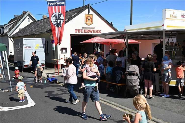 Die Feuerwehrleute freuen sich auf viele Gäste.Foto: Archiv / RASCH