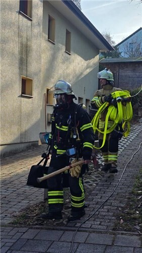 Die Feuerwehrleute konnten den Brand eines Küchengerätes durch schnelles Handeln zügig eindämmen. 