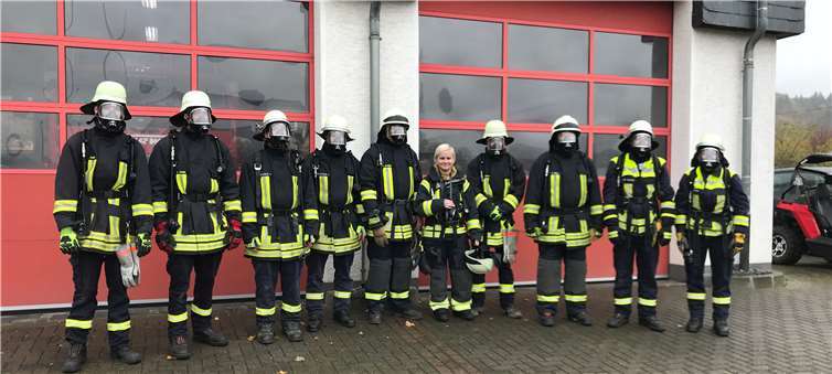 Die Feuerwehrleute wurden auf die besonderen Anforderungen eines Atemschutzeinsatzes vorbereitet.