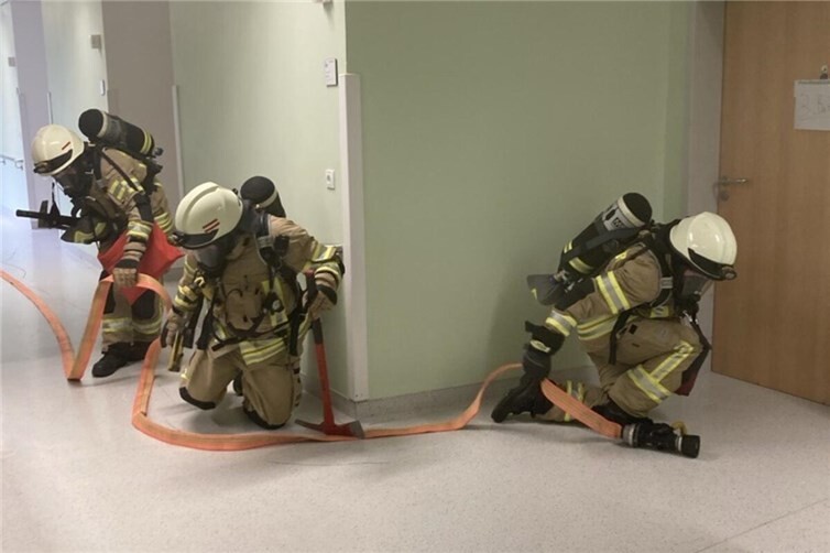 Die Feuerwehrübung im St. Elisabeth Krankenhaus in Mayen hat gezeigt: Man ist gemeinsam für den Ernstfall gerüstet. 