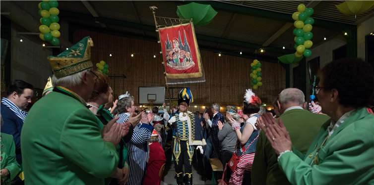 Die Fidele Kölsche marschierten unter großem Hallo ein.