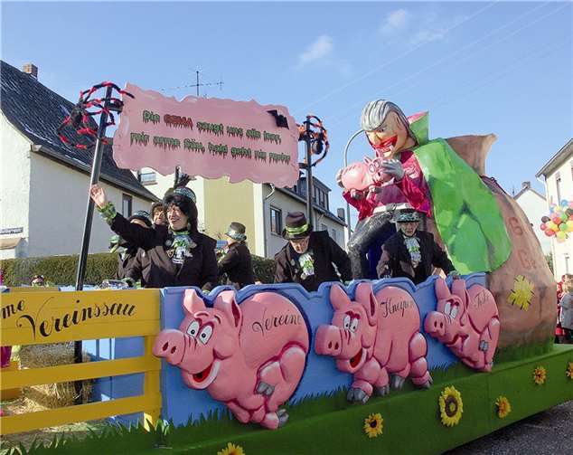 Die Fidele Mädchen stellten die armen Säue vor.SVN