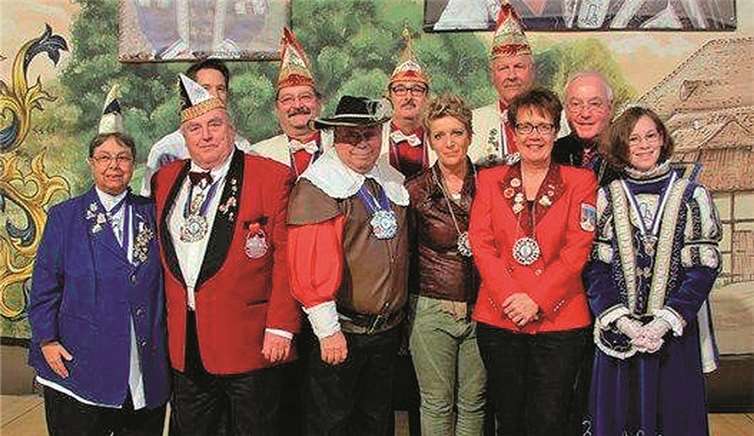 Die Fidelen Burgfrauen Wormersdorf ernannten auch eine Reihe von neuen Senatorinnen und Senatoren.