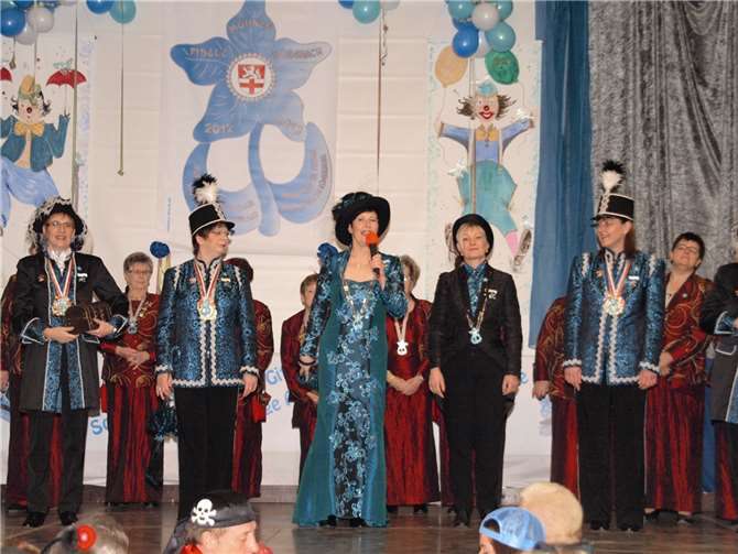 Die „Fidelen Möhnen“ aus Rübenach hatten eine wunderbare Möhnensitzung in der Schützenhalle zu verzeichnen. -US-