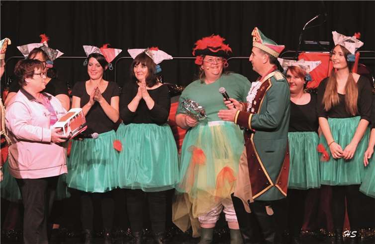 Die Fidelen Möhnen begeisterten mit einer pfiffigen Casting-Show für Funkenmariechen.