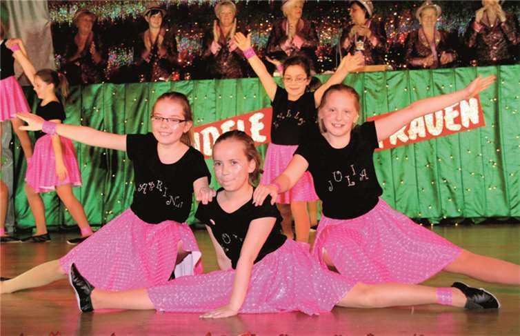 Die Fidelen Spatzen führten ihren Discotanz auf.