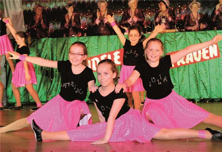 Die Fidelen Spatzen führten ihren Discotanz auf.