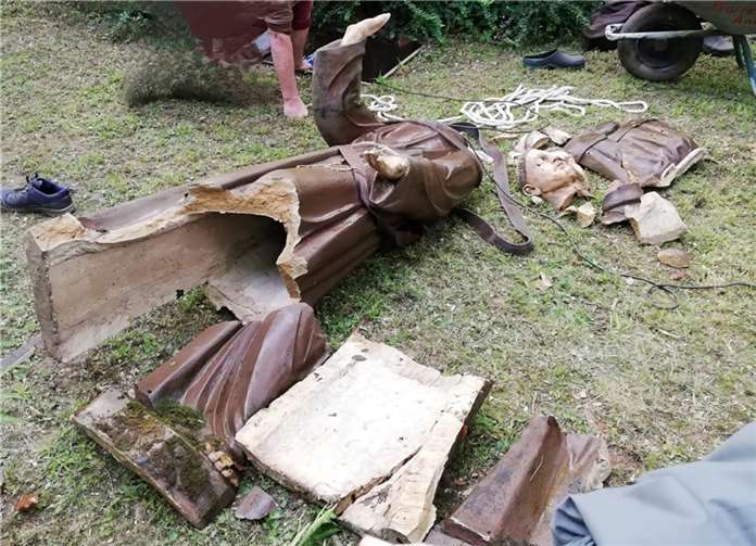 Die Figur des heiligen Antonius wurde Opfer mutwilliger Zerstörungswut.  Fotos: Förderkreis Pfarrer-Kraus-Anlagen