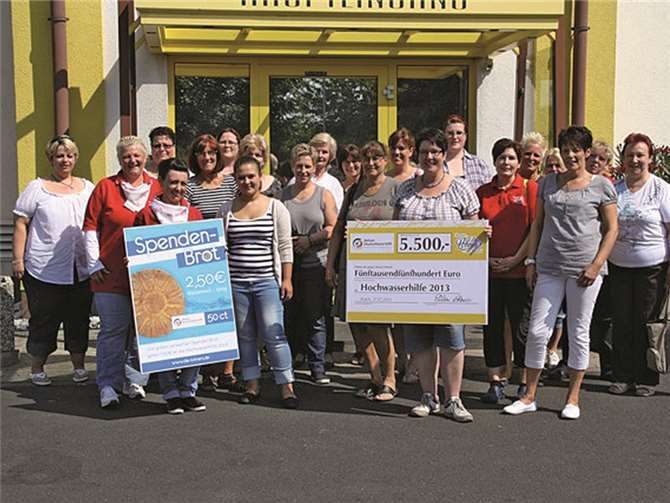 Die Filialleitungen von circa 120 Lohner´s Fachgeschäften waren an der Spendenaktion zugunsten der Hochwasserhilfe 2013 beteiligt. privat