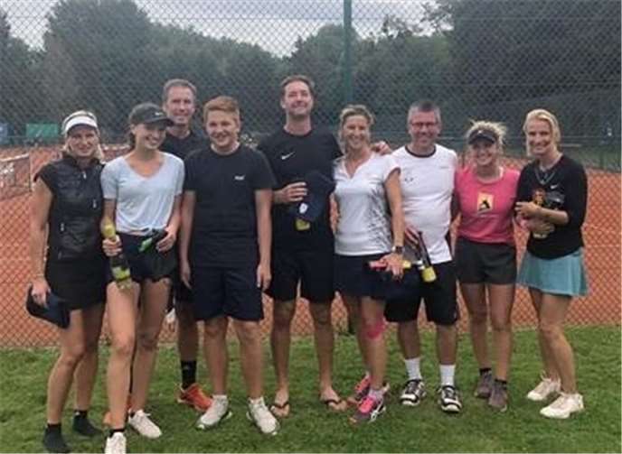 Die Finalisten der Mixed Clubmeisterschaften.