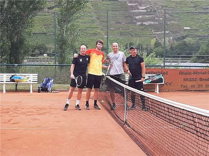 Sebastian Krautscheid wird Clubmeister Die Finalisten v.li.: Peter Auer, Fabian Knöll, Sebastian Krautscheid und Pele Phondeth.