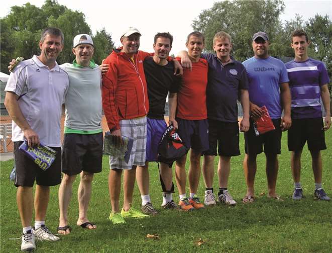 Die Finalteilnehmer bei den Herren v.l.: Rene Kurth, Andreas Döhrer, Lothar May erreichte 2. Platz Herren 40, David Wagner, der Sieger Herren 40, Christian Eißing, der Sieger Herren, Peter Herschbach erreichte 2. Platz Herren, Jörg Hillerkus und Tobias Kuhlen.privat